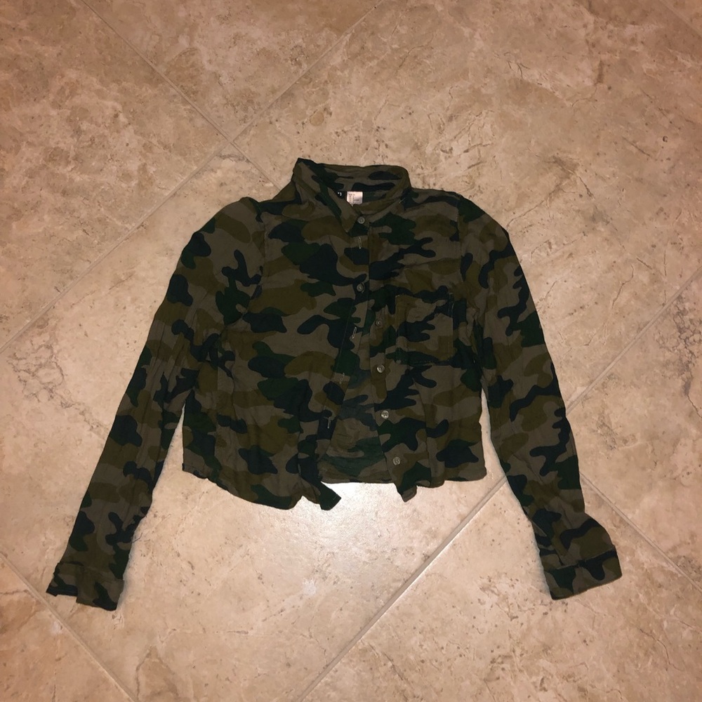 H&M crop top button up